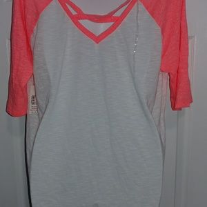 No boundaries tee Sz XXL- juniors